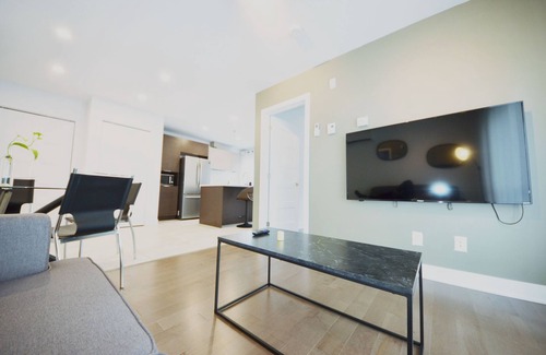 Cote-Des-Neiges—Notre-Dame-De-Grace House | Free indoor parking* 2BR*rooftop terrace*gym*indoor parking