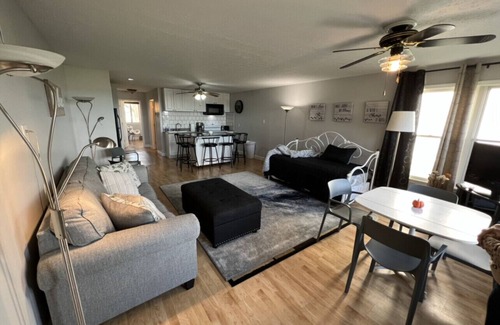 Port Clinton Condo | Free night! Aug4-8 or 11-14 book 3 or4 nights get 1 free First floor condo!