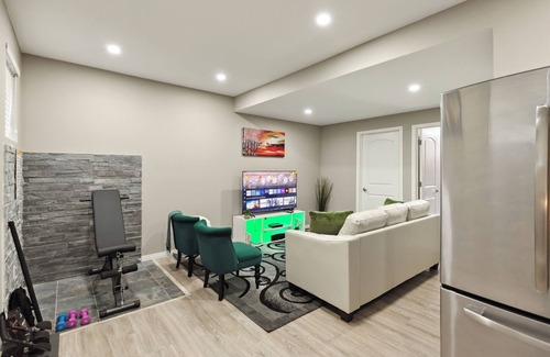 Chestermere House | Free Night/Lakefront/8min>Calgary/3 Kings/Fire Pit