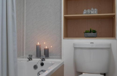 Aberdeen West End Apartment | Free Parking, 1 Bed Apt, Half Mile to Union Street yet Quiet, Fast WIFI, Ideal for Long Term Contractor, etc Stays, Fully Equipped Kitchen, Regular Housekeeping Option - See Our Dwellcome Home Ltd Site for Assurance