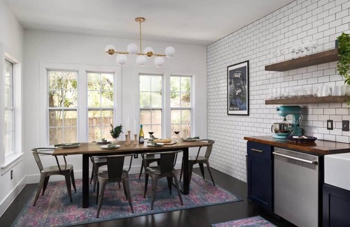 Central East Austin House | Free Parking, 3br, East Side - Red Door by Portoro