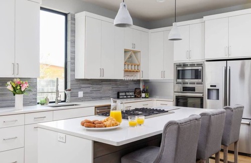 Barton Hills House | Free Parking, 3br, Piano | The Watson - Portoro