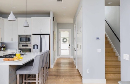 Barton Hills House | Free Parking, 3br, Piano | The Watson - Portoro