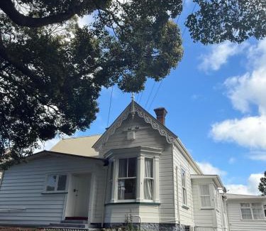 Mount Eden Villa | Free Parking,5 minutes to the city, 20 minutes to the airport, a single-story villa of more than 1,000 square meters in a prime location,Villa
