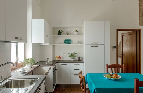 Oltrarno House | Free parking along the street. Wifi. AC.