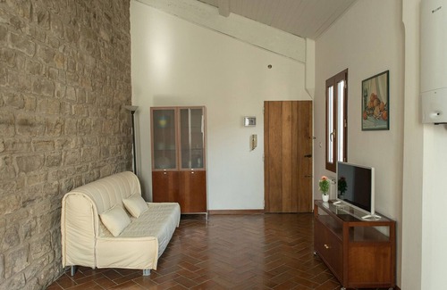 Oltrarno House | Free parking along the street. Wifi. AC.