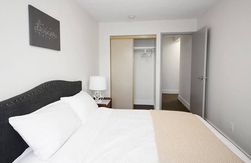 Downtown Winnipeg Apartment | Free Parking and Wi-Fi! Two-bedroom Downtown Suite