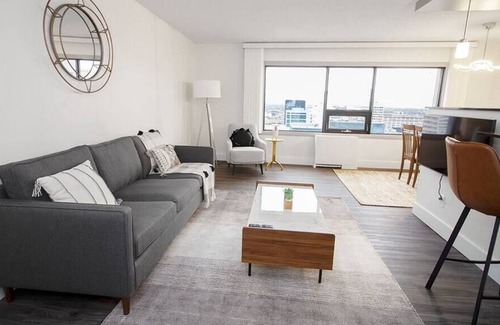 Downtown Winnipeg Apartment | Free Parking and Wi-Fi! Two-bedroom Downtown Suite