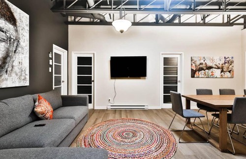 Quartier des Spectacles Apartment | FREE PARKING - Buddha Themed in the Heart of City - UNIQUE