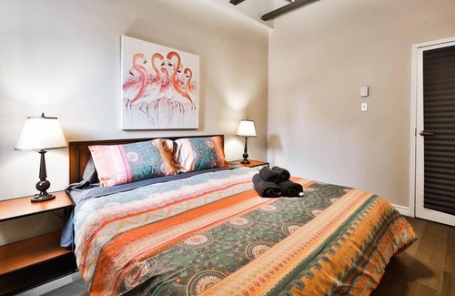 Quartier des Spectacles Apartment | FREE PARKING - Buddha Themed in the Heart of City - UNIQUE
