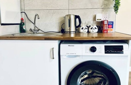 London Borough of Bexley Apartment | Free parking By Bexleyheath Stn | 30Mins to center