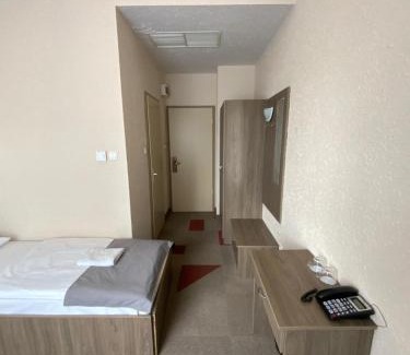 Albertfalva Bed & Breakfast | FREE PARKING, FREE BREAKFAST, only 15 minutes to City Center