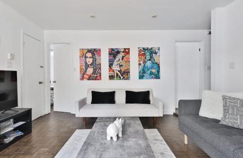 Ville-Marie Apartment | FREE PARKING - Full APARTMENT - 5 min walk to METRO - CENTRAL LOCATION