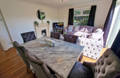 Gatley House | Free Parking Home In Gatley by City SuperHost