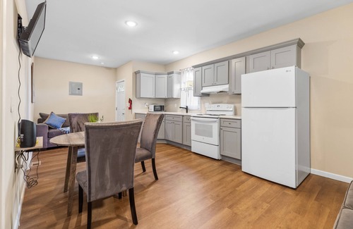 Utica Apartment | Free Parking, Laundry, Wi-Fi, 6 Min WYNN Hosp/Nexus Center, Downtown Utica NY2