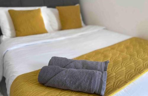 Clayton House | Free Parking - Near Coop Live, Etihad - Comfy 3-Bed House in Manchester