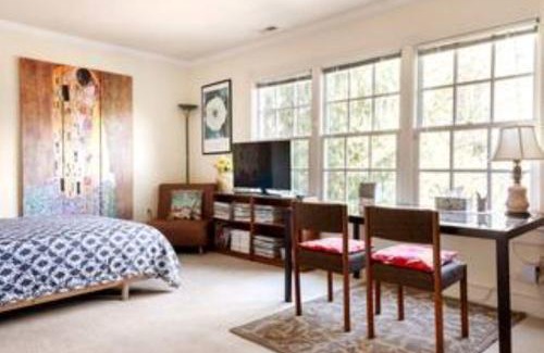 The Palisades House | Free Parking on a Private St., Minutes to Georgetown, MedStar Hospital, Georgetown University and more