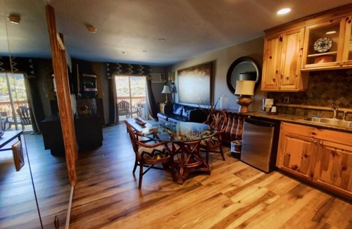 Mount Charleston Hotel | Free Parking, Pet-Friendly Comfort & Year-Round Entertainment in the Pines