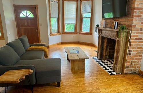Victorian Village House | Free Parking - Prime Location - Downtown