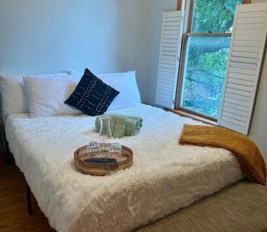 Victorian Village House | Free Parking - Prime Location - Downtown