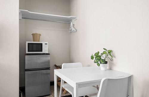 Miramar Apartment | Free Parking | Smart TV | Near The Beach | Air Conditioner | Pet Friendly