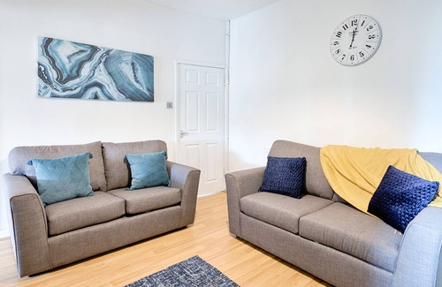 Margam House | Free Parking, Spacious Rooms, Smart TV's All Rooms