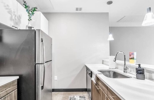 Downtown Kansas City Apartment | Free Parking Views StreetCar Downtown Location