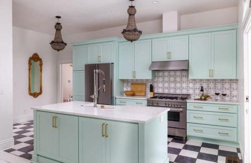 Zilker House | Free Parking Walk to Zilker and Barton - Craftsman