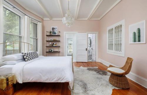 Zilker House | Free Parking Walk to Zilker and Barton - Craftsman