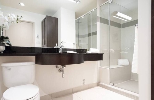 Downtown Winnipeg Apartment | Free Parking & Wi-Fi! Downtown One Bedroom Suite