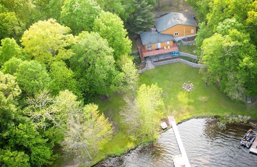 Balsam Lake Cabin | FREE Pontoon Mon–Thurs – September Only!