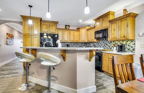 Indian Point Condo | Free Tickets-Newly Renovated-Lake View-Near Silver Dollar City-Community Pool!