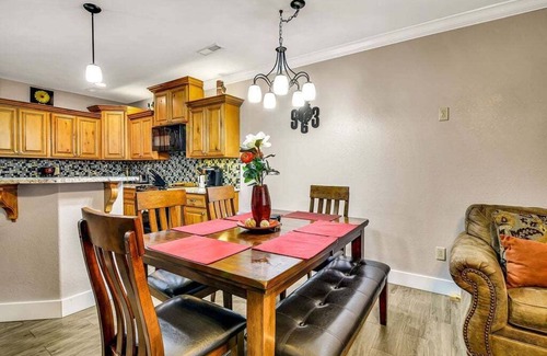 Indian Point Condo | Free Tickets-Newly Renovated-Lake View-Near Silver Dollar City-Community Pool!