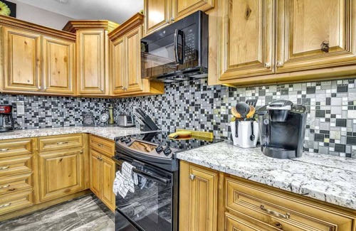 Indian Point Condo | Free Tickets-Newly Renovated-Lake View-Near Silver Dollar City-Community Pool!