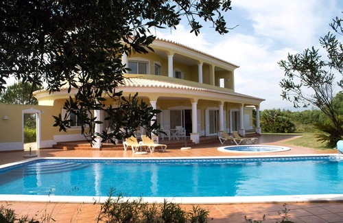 Colinas Verdes Villa | Free Wi-Fi. Breathtaking Views with swimming pool
