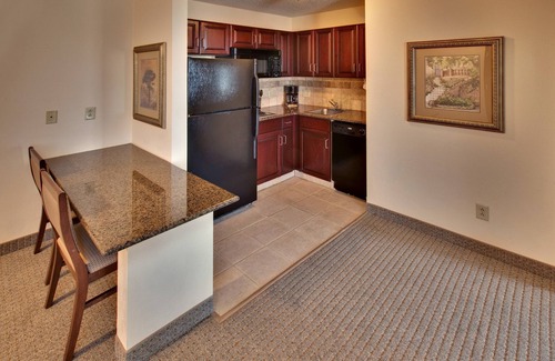 West Des Moines Condo | Free Wi-Fi, Indoor Pool and Hot Tub | Free Breakfast + Fireplace