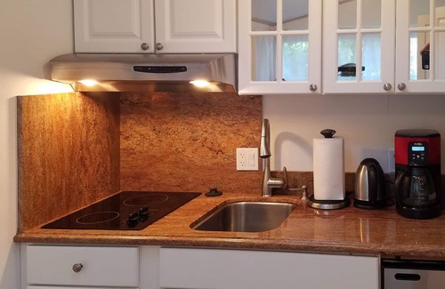 Calistoga Cottage | Free wifi & free parking. Charming In-Town Cottage In California Wine Country