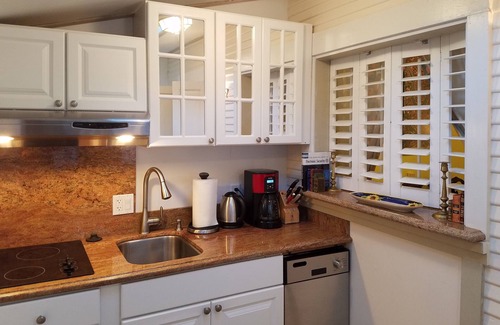 Calistoga Cottage | Free wifi & free parking. Charming In-Town Cottage In California Wine Country