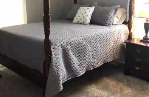 Findlay House | Freedom House Findlay - Come Relax and Enjoy!