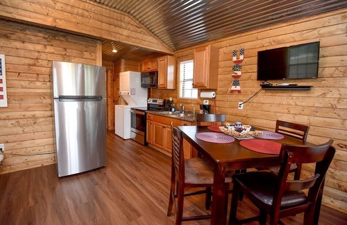 Utopia Cabin | Freedom River Cabin