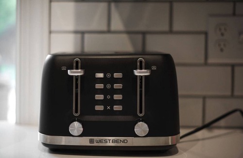 Point Breeze North Apartment | FreeParking+BBQ+Netflix Near Shops in East Liberty