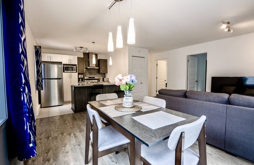 Laval-des-Rapides Condo | FreeParking Condo 2BRs 4beds AC Wi-Fi Smart TV