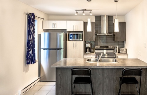 Laval-des-Rapides Condo | FreeParking Condo 2BRs 4beds AC Wi-Fi Smart TV