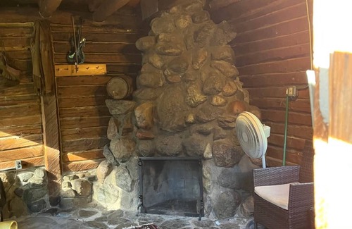 Isabella House | French-Canadian Cabin - Cozy Rustic Getaway