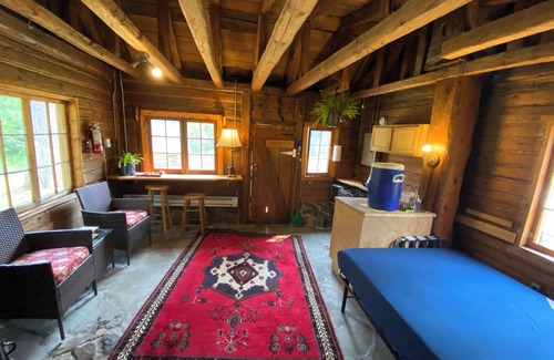 Isabella House | French-Canadian Cabin - Cozy Rustic Getaway