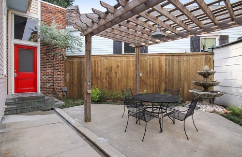 Faubourg Marigny House | French Quarter Home, One Block to Frenchmen St, Private Courtyard