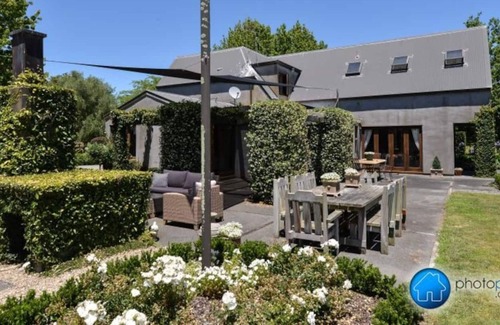 Tamahere House | French styled six-bedroom country home