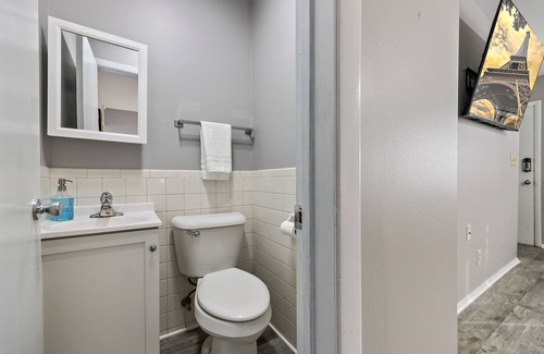Montgomery Condo | French themed cozy apt w/garage/FastWiFi/Sleeps up to 8/Montgomery.
