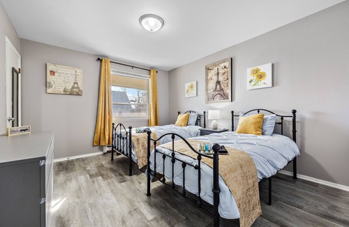 Montgomery Condo | French themed cozy apt w/garage/FastWiFi/Sleeps up to 8/Montgomery.