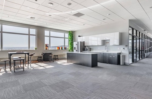 Southcenter Apartment | Fresh 1BR in Tukwila w/ Gym Near Shops + Pets OK